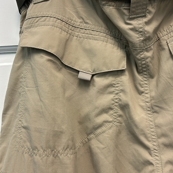Columbia Men’s Silver Ridge Convertible Zip-Off Pants with Belt - Picture 6 of 13